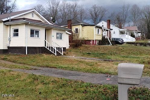 4th image of 715 Park Ave NE