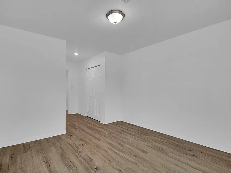 1004 E Fannin St #1006 — Photo 12