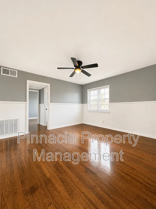 2 bed, 1.0 bath, 800 sqft, $850 — Photo 2