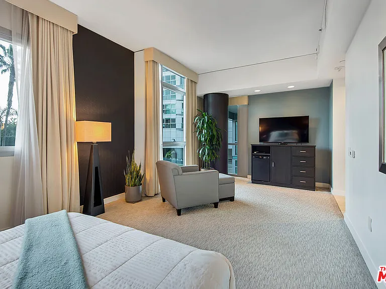 13650 Marina Pointe Dr #306 — Photo 46