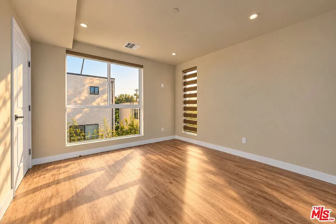4 bed, 4.0 bath, 1543 sqft, $5,495 — Photo 4