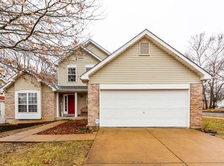600 Canary Estates Dr, Ballwin, MO 63021