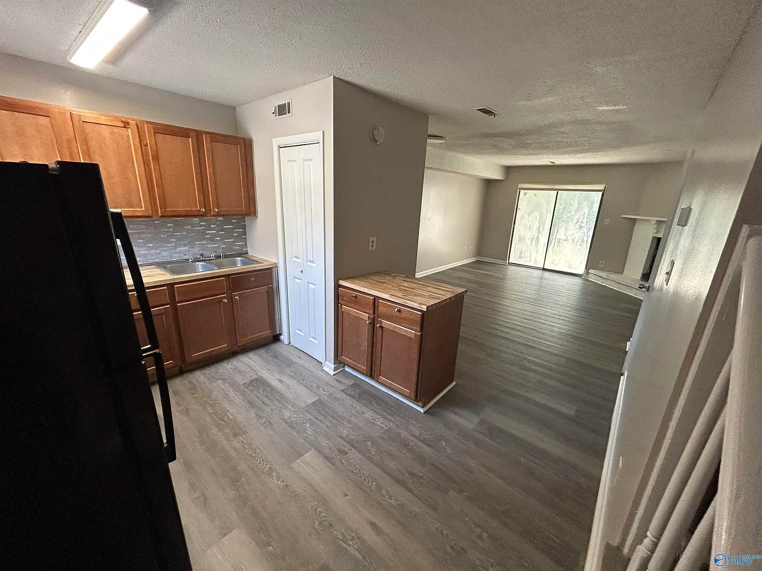 2 bed, 1.5 bath, 975 sqft, $900 — Photo 3