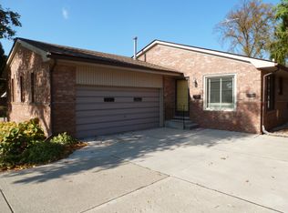 726 Vernier Rd, Grosse Pointe Woods, MI 48236