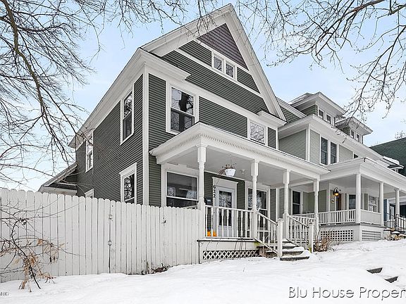 2nd image of 622 Crescent St NE