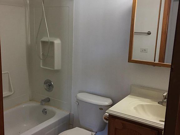 4th image of 1542 Quaker Ln Unit D