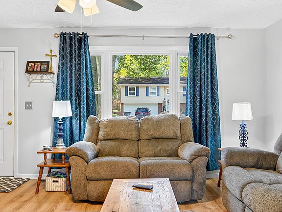 5th image of 656 Berkshire Dr