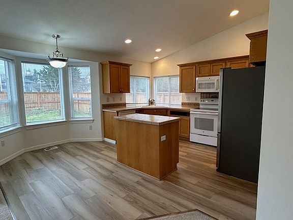 2nd image of 1905 NE 152nd Pl