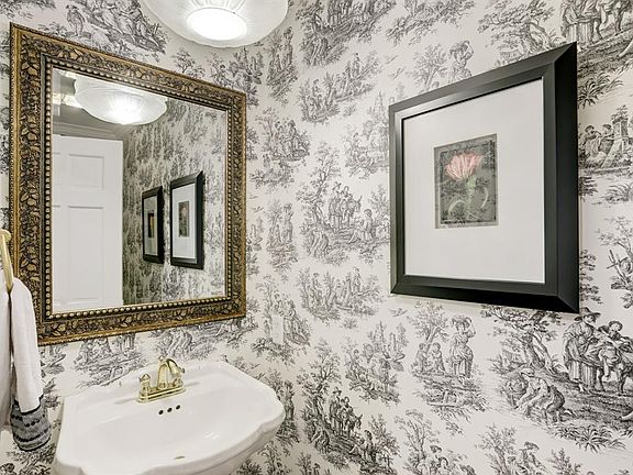 5th image of 1111 Hermann Dr #19B