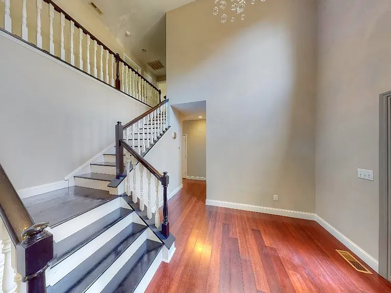 425 New Parkside Dr — Photo 5