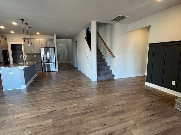 5th image of 345 Blue Danube Dr