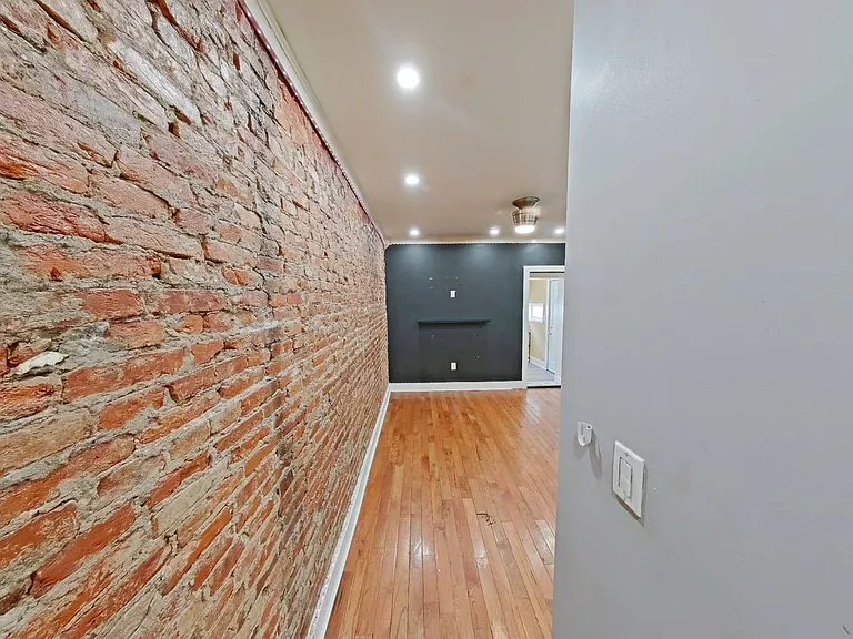 126 N 53rd St — Photo 2