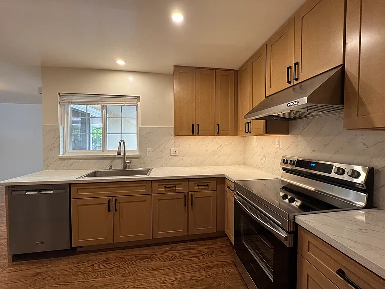 1874 Bandoni Ave — Photo 10