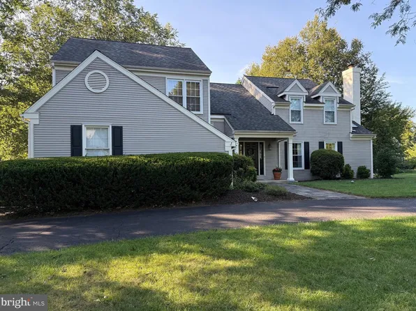 32 Heron Hill Dr, Downingtown, PA 19335