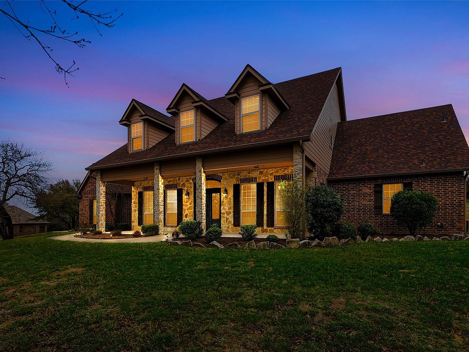 1st image of 210 Acorn Ct