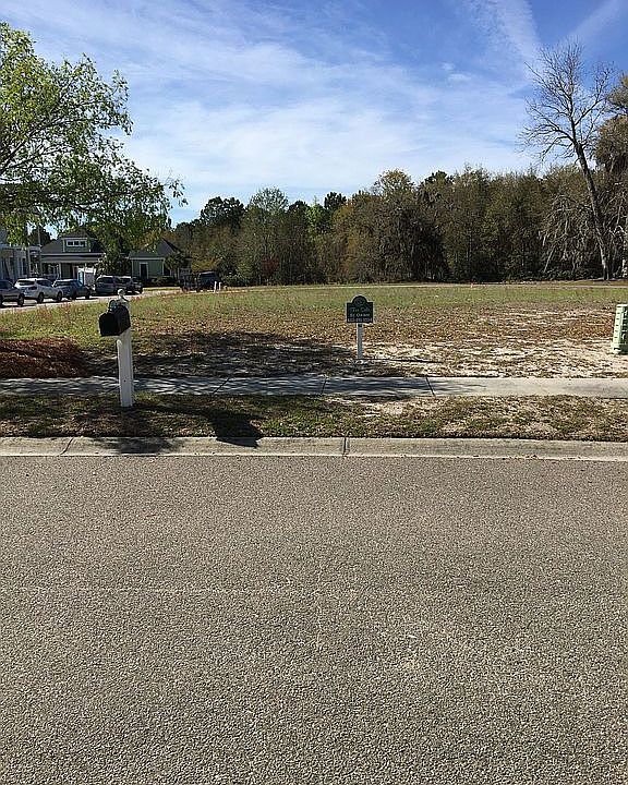 Corner lot in Charleston Landing