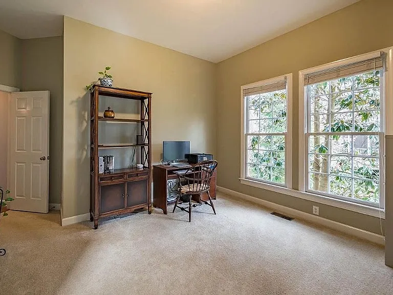 310 Hogan Woods Cir — Photo 11