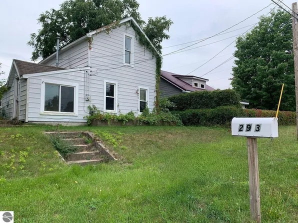 293 Birch St, Harrison, MI 48625