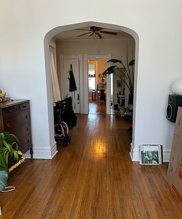 4th image of 2218 S Leavitt St #1