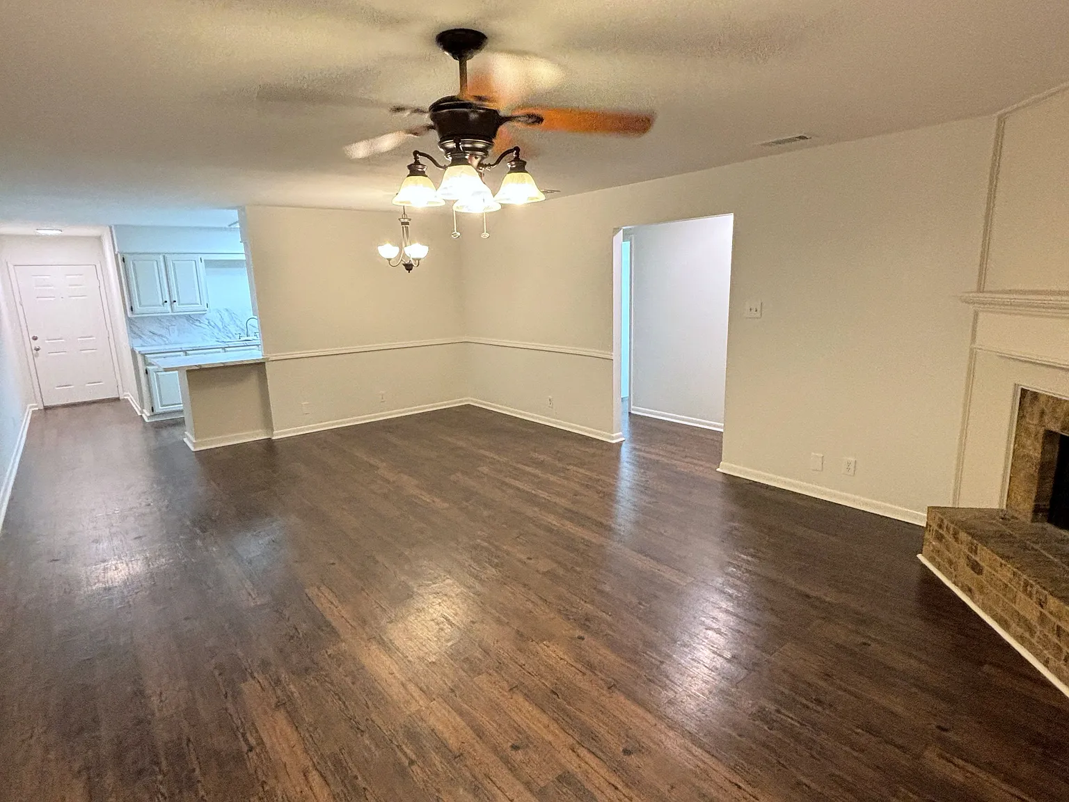 3 bed, 2.0 bath, 1426 sqft, $1,700 — Photo 3