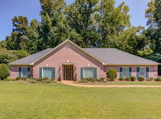111 Carlton Place Dr, Vicksburg, MS 39180