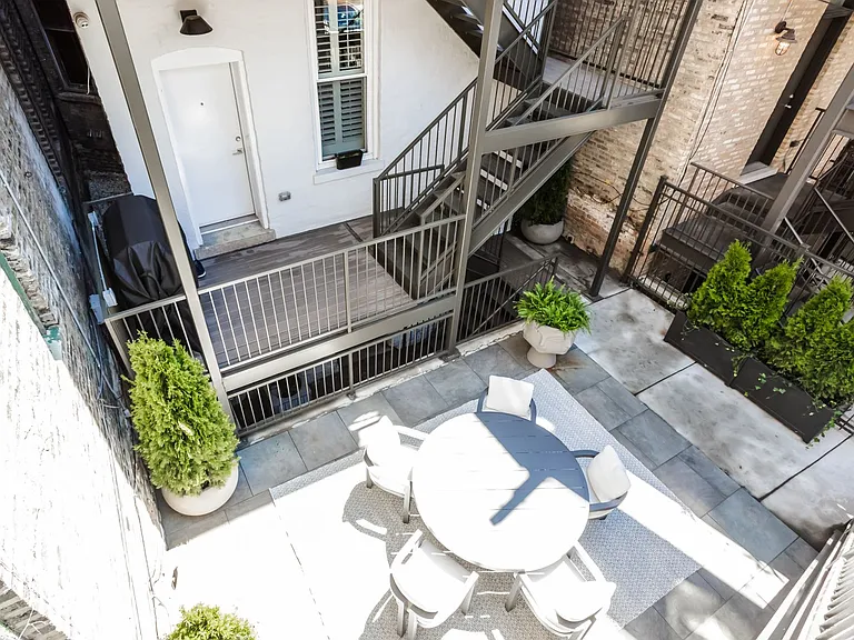 2252 N Clark St — Photo 15