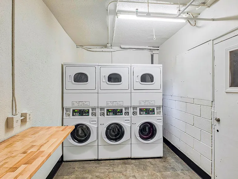 Hollymont Apartments — Photo 11