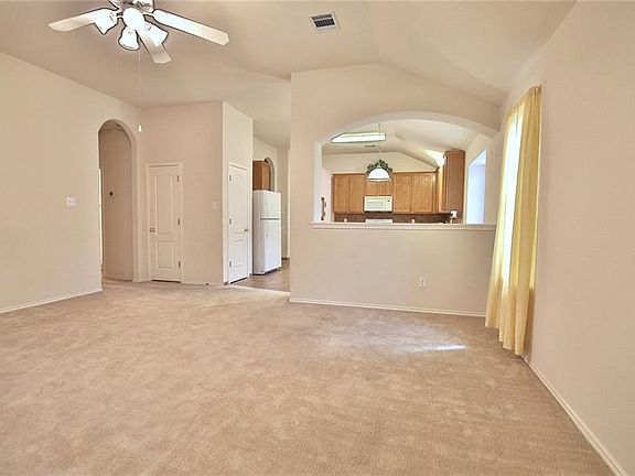 4th image of 300 Grisham Dr