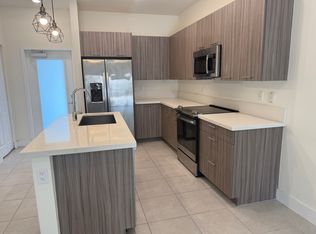 8201 NW 41st St #412, Miami, FL 33166