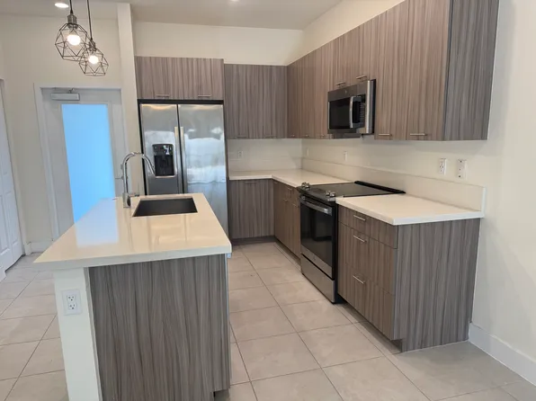 8201 NW 41st St #412, Miami, FL 33166