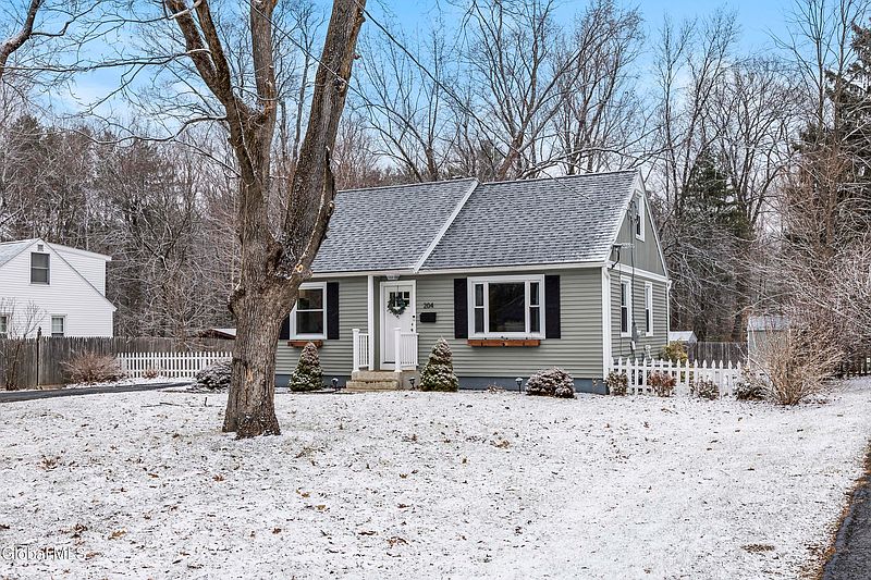 2nd image of 204 Heckeler Drive
