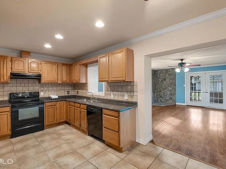 2726 W Cavett Dr — Photo 6