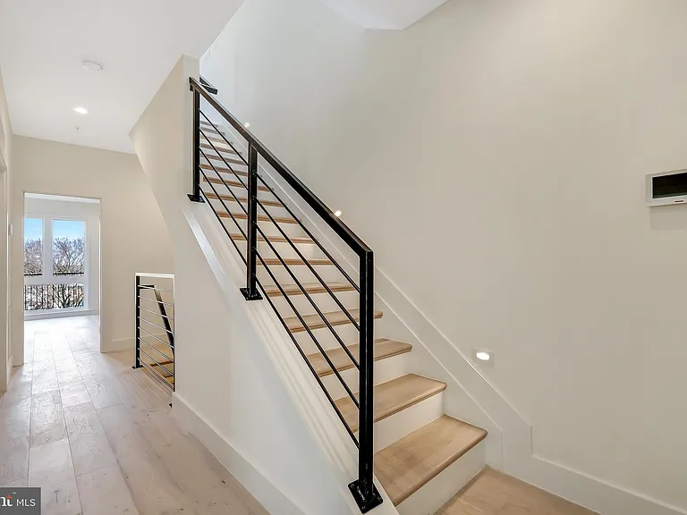 2121 3rd St NE #2 — Photo 13