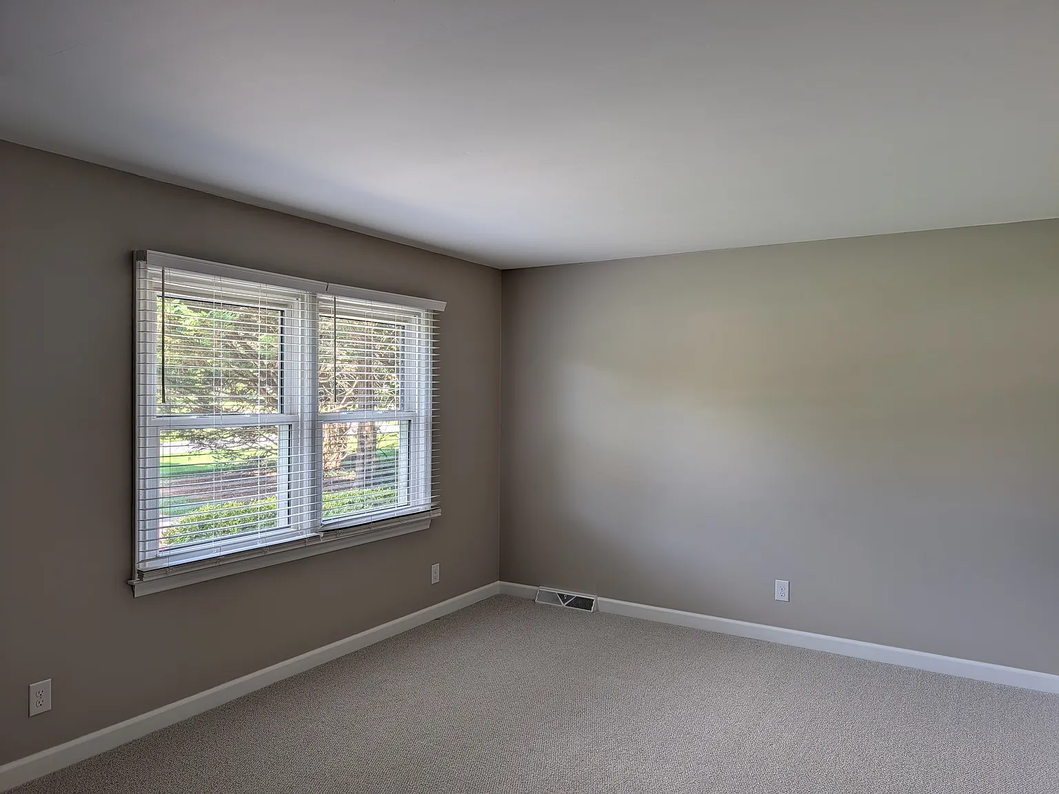 3 bed, 1470 sqft, $2,450 — Photo 3