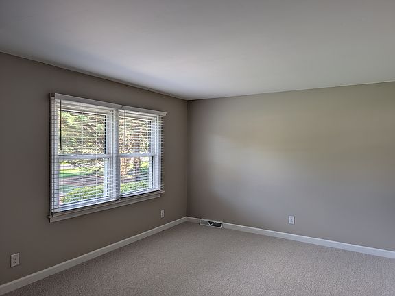 3rd image of 103 Abingdon Cir