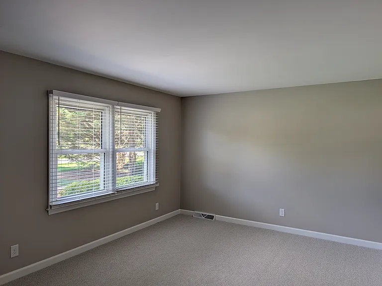 103 Abingdon Cir — Photo 3