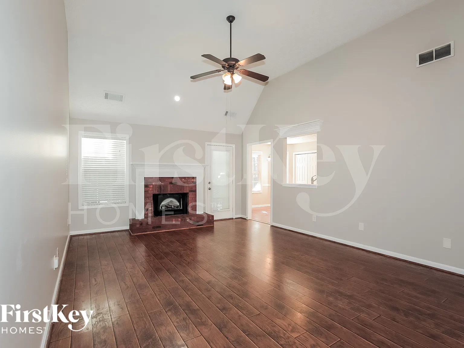 4 bed, 2.0 bath, 1942 sqft, $2,070 — Photo 2