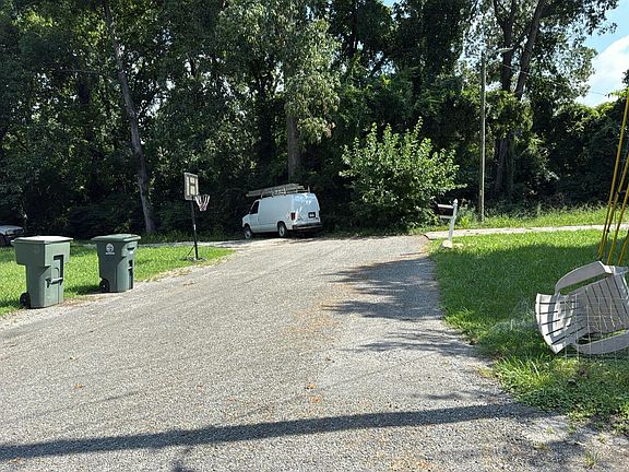 4th image of 208 N Lovell Ave