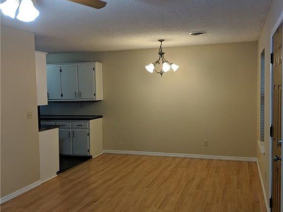 3rd image of 125 E Canary Dr