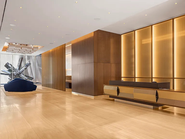 555 W 43rd St #4E — Photo 3