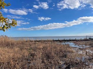 4 Grandview Dr, Blue Point, NY 11715
