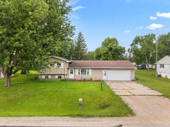14 Arcade Glen Rd, Ripon, WI 54971