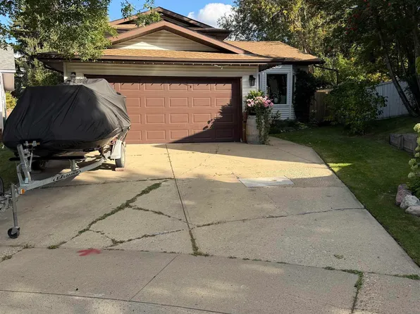 5 Chelsea Mnr, Strathcona County, AB T8H 1E2