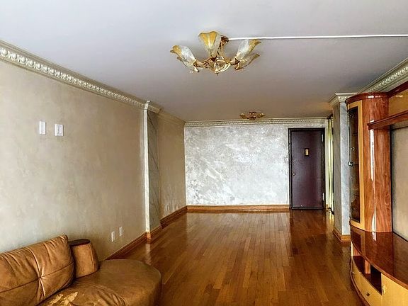 4th image of 61-20 Grand Central Pkwy