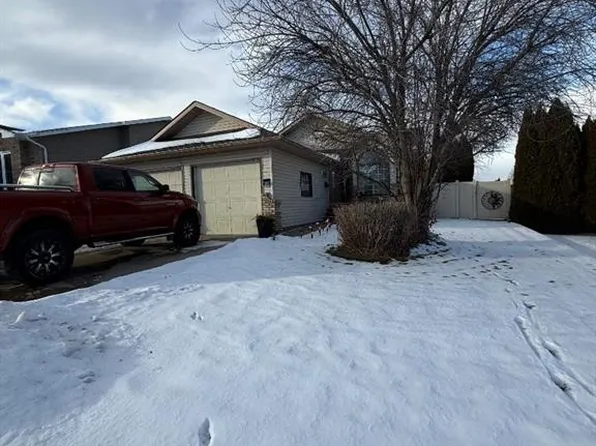 10 E Redwood Pl SE, Medicine Hat, AB T1B 4A1
