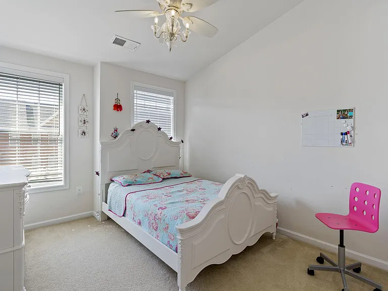43245 Mitcham Sq — Photo 19