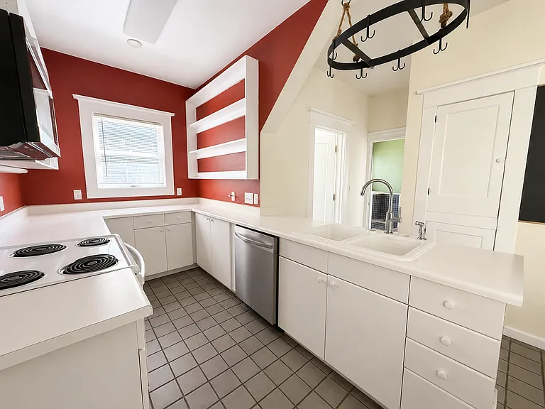 4412 N Maryland Ave — Photo 10