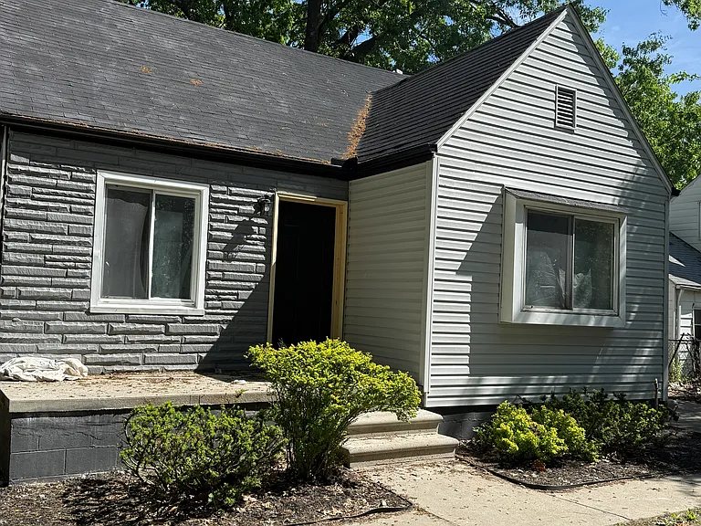 20960 Westhampton Ave — Photo 1