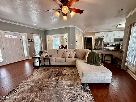 4th image of 601 Locust St