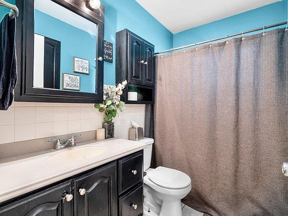 2nd image of 1012 Royal Dr